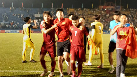 Bị rạn xương, cầu thủ hay nhất U19 Việt Nam mất khoảng 2 tháng để bình phục